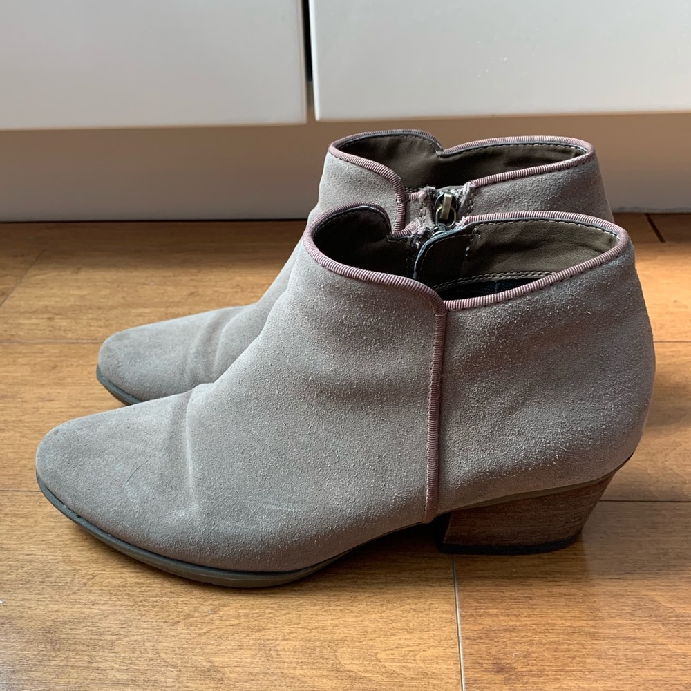☔️ Blondo | Villa WATERPROOF gray suede booties.